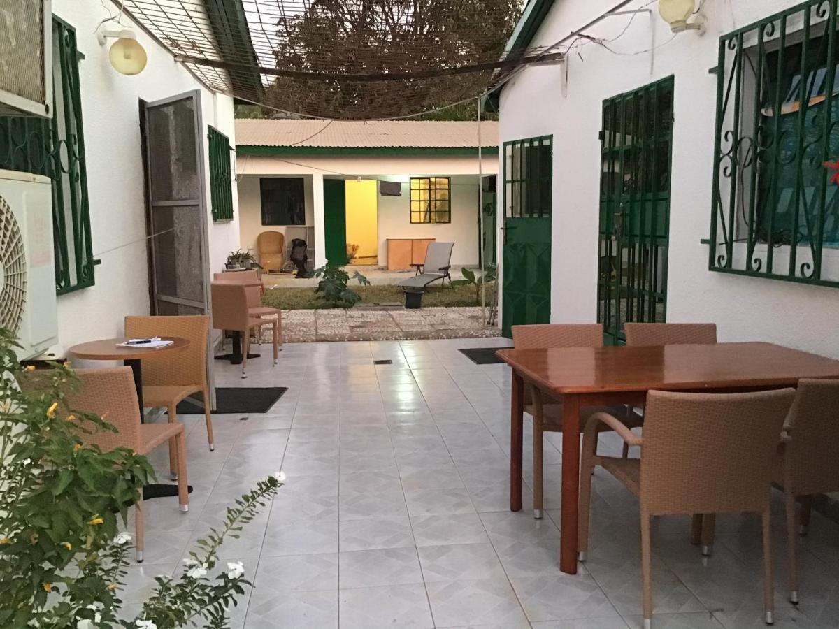 Anns Guesthouse Bakaugambia Exterior photo
