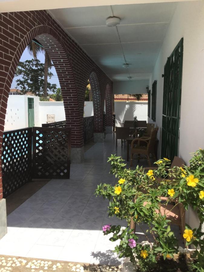 Anns Guesthouse Bakaugambia Exterior photo